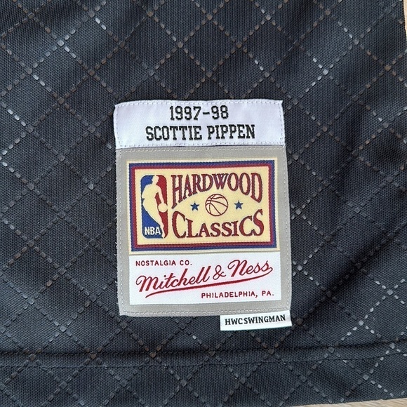 Mitchell & Ness Scottie Pippen 97 Chicago Bulls Neapolitan Swingman NBA Jersey s - Picture 2 of 5
